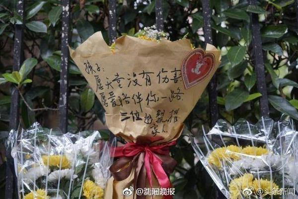 [流言板]魔兽vs浓眉！媒体：霍华德和戴维斯，谁拥有更强的巅峰？